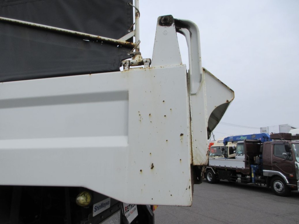 ボディー後方の両サイドにキズ・サビがあります。|三菱 スーパーグレート 2PG-FV70HXの写真27