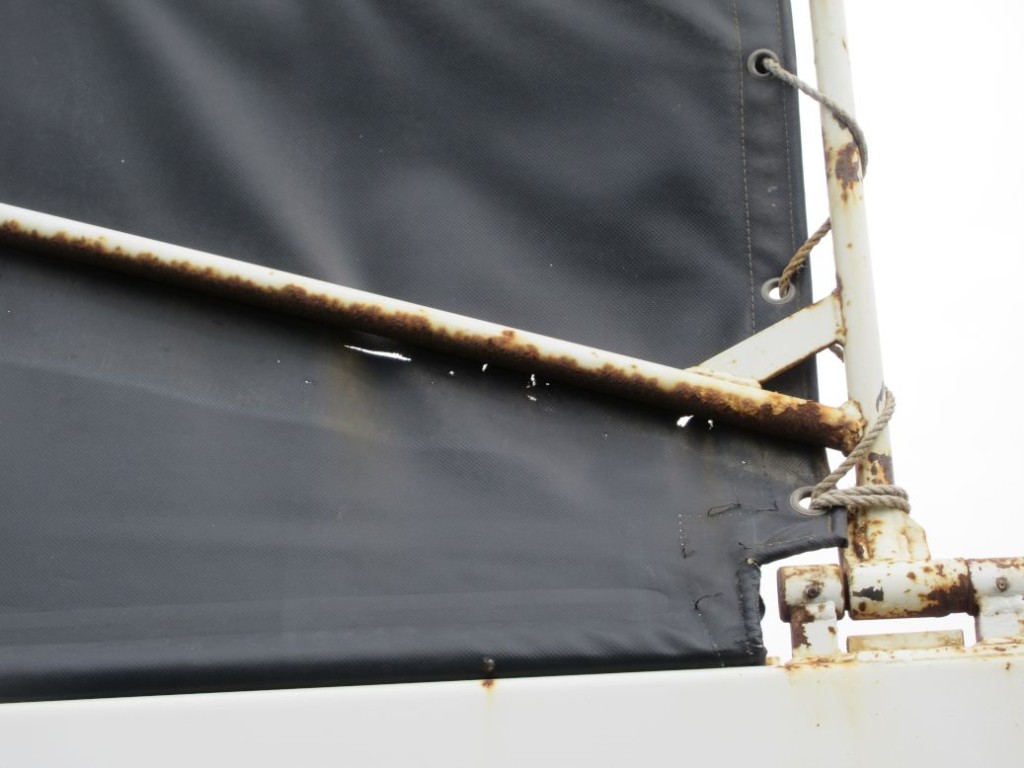 左右のシートアームにサビがあります。（シートアームにサビがあります）|三菱 スーパーグレート 2PG-FV70HXの写真28