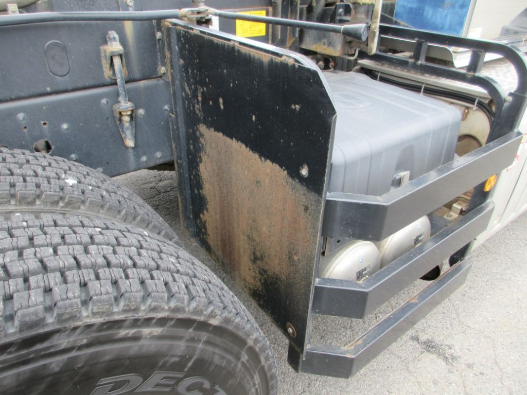 左右のドロヨケにサビがあります。|三菱 スーパーグレート 2PG-FV70HXの写真29