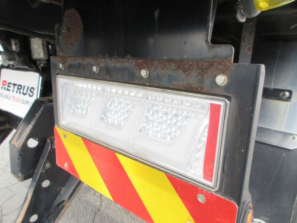 テールブラケットにサビがあります。|三菱 スーパーグレート 2PG-FV70HXの写真36