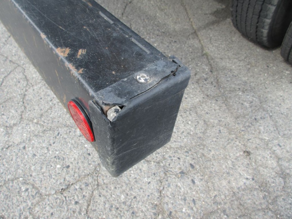 フロントバンパーの運転席側カバーに割れがあります。|三菱 スーパーグレート 2PG-FV70HXの写真38