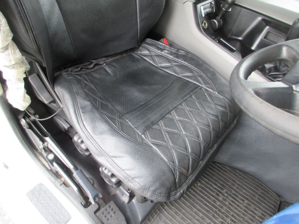 運転席座面にヘタリがあります。|三菱 スーパーグレート 2PG-FV70HXの写真39