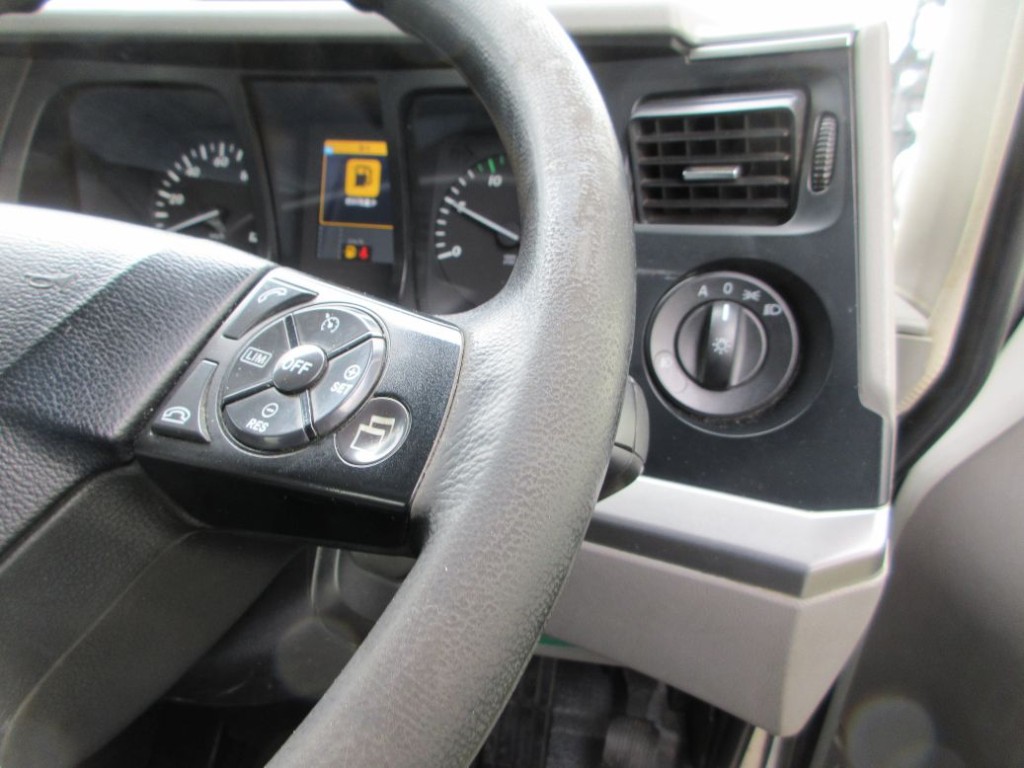 ハンドルにスレがあります。|三菱 スーパーグレート 2PG-FV70HXの写真40