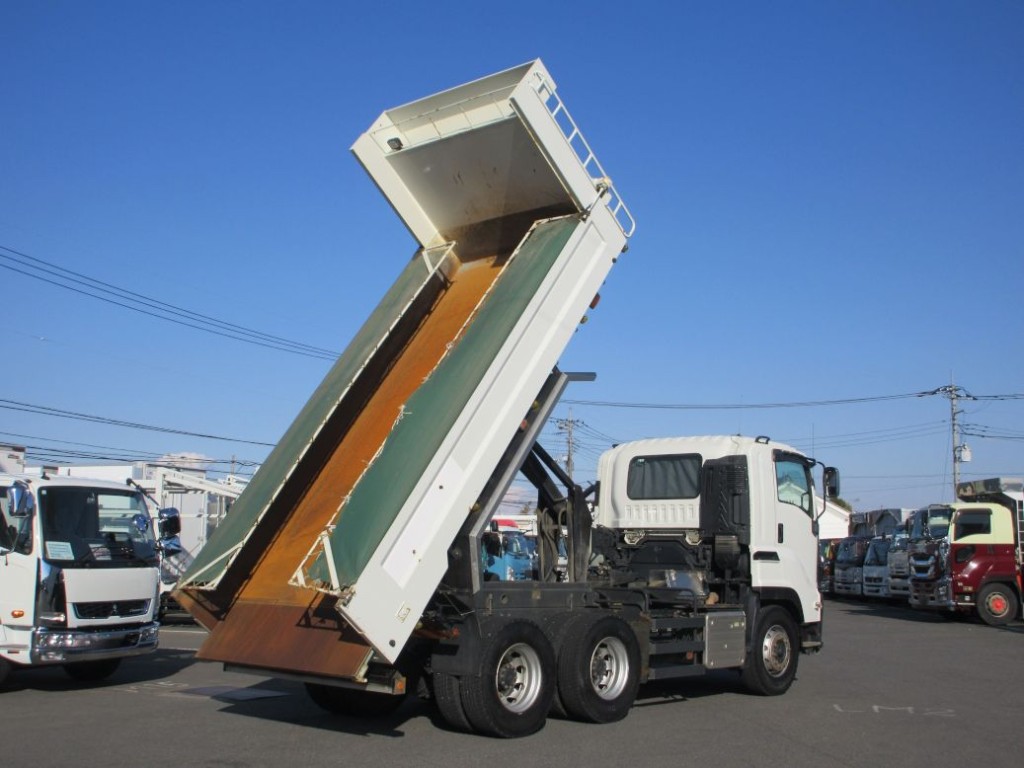 いすゞ ギガ 2PG-CXZ77CTの写真4