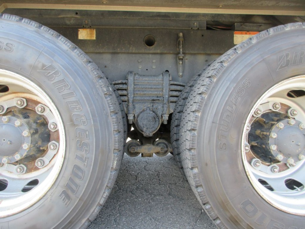 タイヤ間の状態です。|いすゞ ギガ 2PG-CXZ77CTの写真5