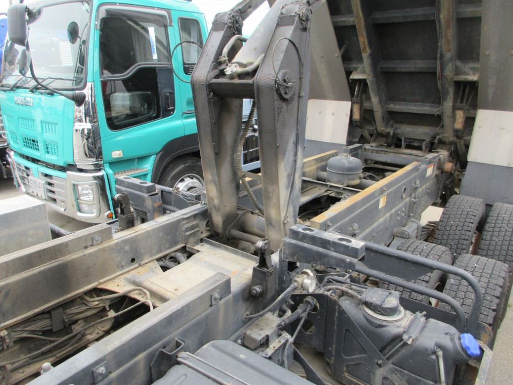 シャーシの状態です。|いすゞ ギガ 2PG-CXZ77CTの写真10