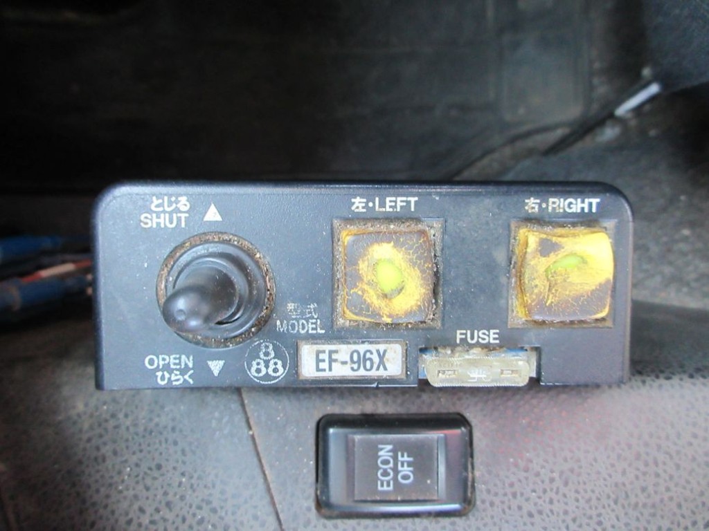 コボレーンの操作スイッチです。|いすゞ ギガ 2PG-CXZ77CTの写真16