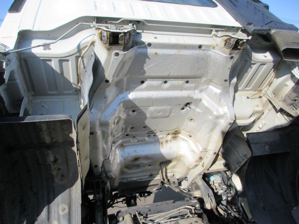 キャブ裏側にサビがあります。|いすゞ ギガ 2PG-CXZ77CTの写真22