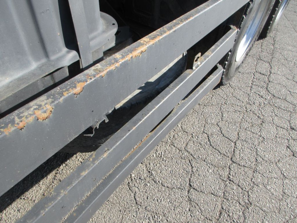 助手席側サイドバンパーにキズ・サビ・曲がりがあります。|いすゞ ギガ 2PG-CXZ77CTの写真30