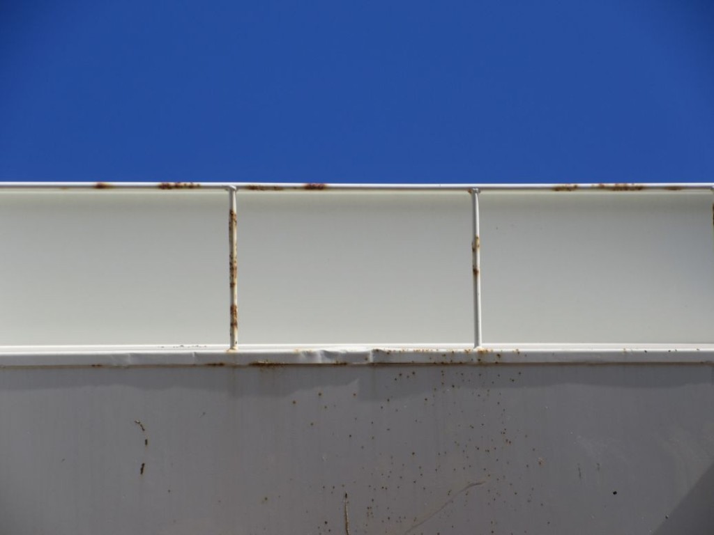 プロテクター裏側にキズ・サビ・ヘコミがあります。|いすゞ ギガ 2PG-CXZ77CTの写真34