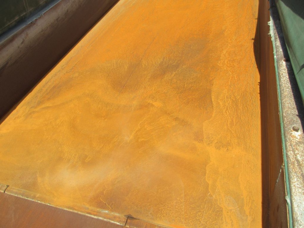 床鉄板にキズ・サビ・ヘコミがあります。|いすゞ ギガ 2PG-CXZ77CTの写真35