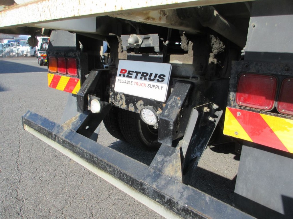 リヤ周りにサビがあります。|いすゞ ギガ 2PG-CXZ77CTの写真37