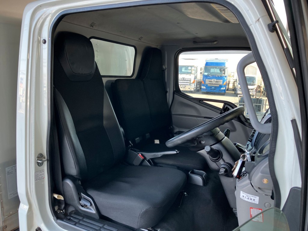 三菱 キャンター 2RG-FBA20(2WD)の写真5