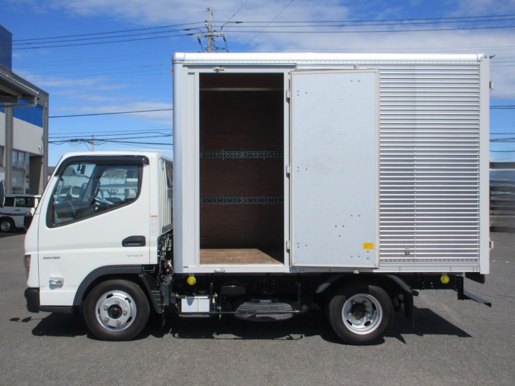 助手席側に片開式ドアが付いています。|三菱 キャンター 2RG-FBA20(2WD)の写真11