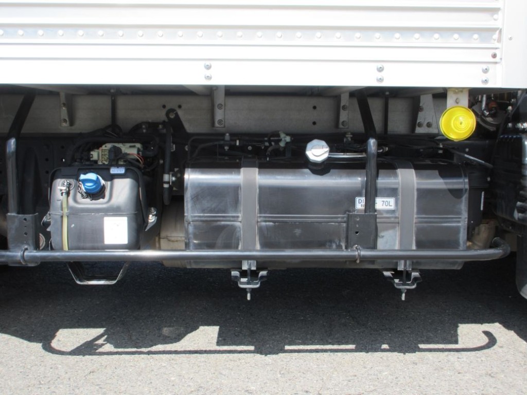 燃料タンクは７０Lです。|三菱 キャンター 2RG-FBA20(2WD)の写真14