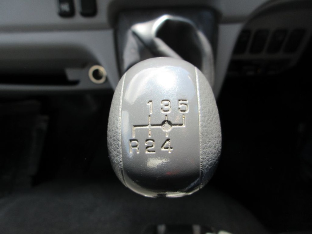 ＭＴ5速です。|三菱 キャンター 2RG-FBA20(2WD)の写真16