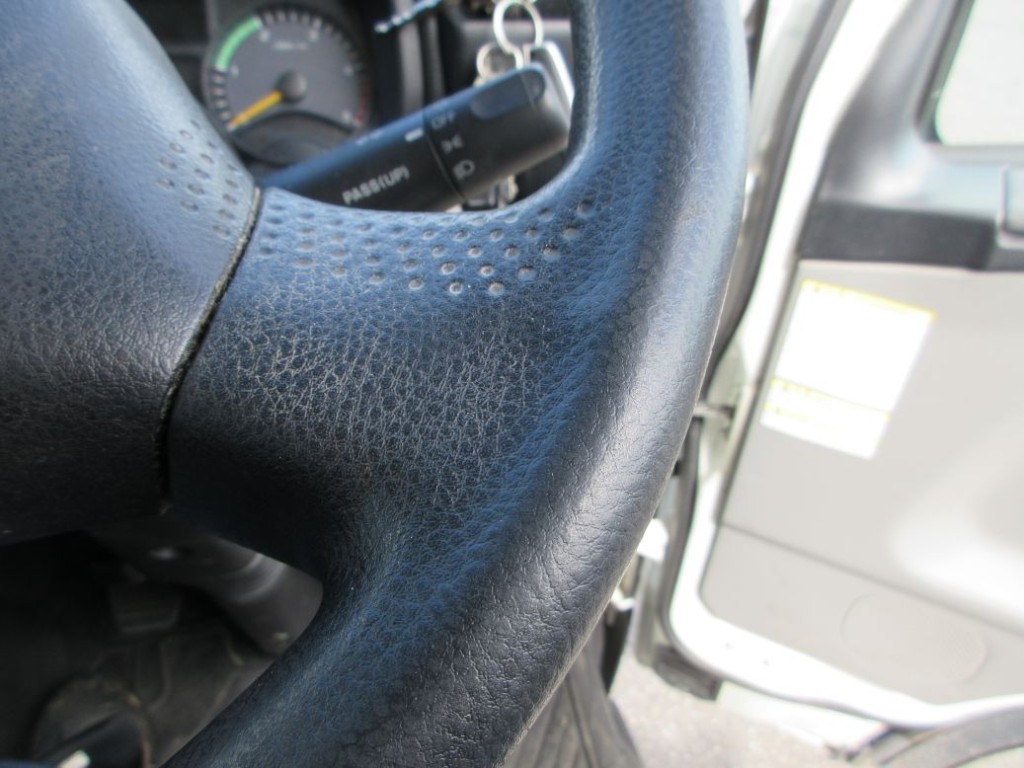 ハンドルにスレがあります。|三菱 キャンター 2RG-FBA20(2WD)の写真30