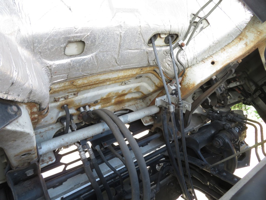 キャブ下面にサビがあります。|三菱 ファイター LKG-FK62FZの写真40