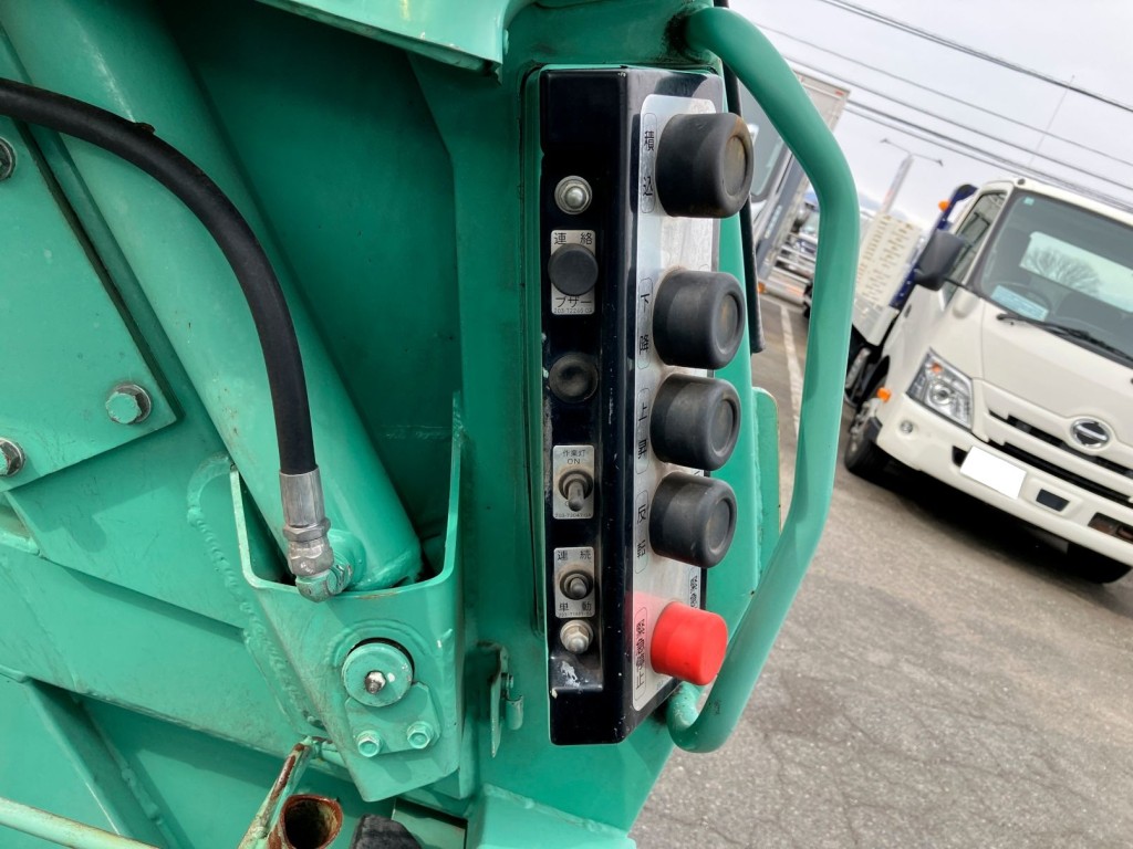 三菱 キャンター 2PG-FEB90(2WD)の写真14
