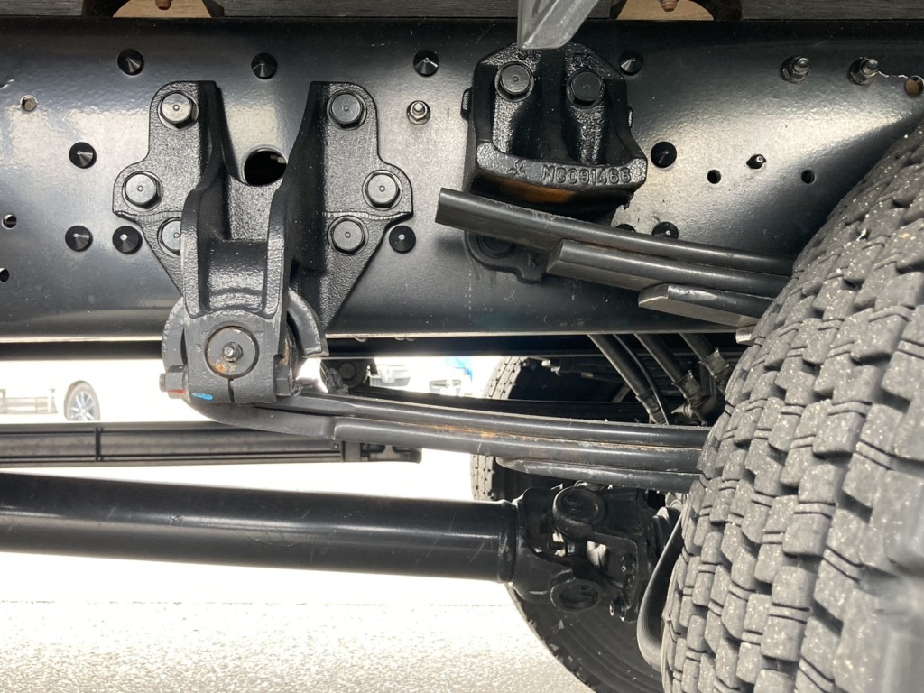 シャーシとスプリングの状態です。|三菱 ファイター 2KG-FK62FZの写真5