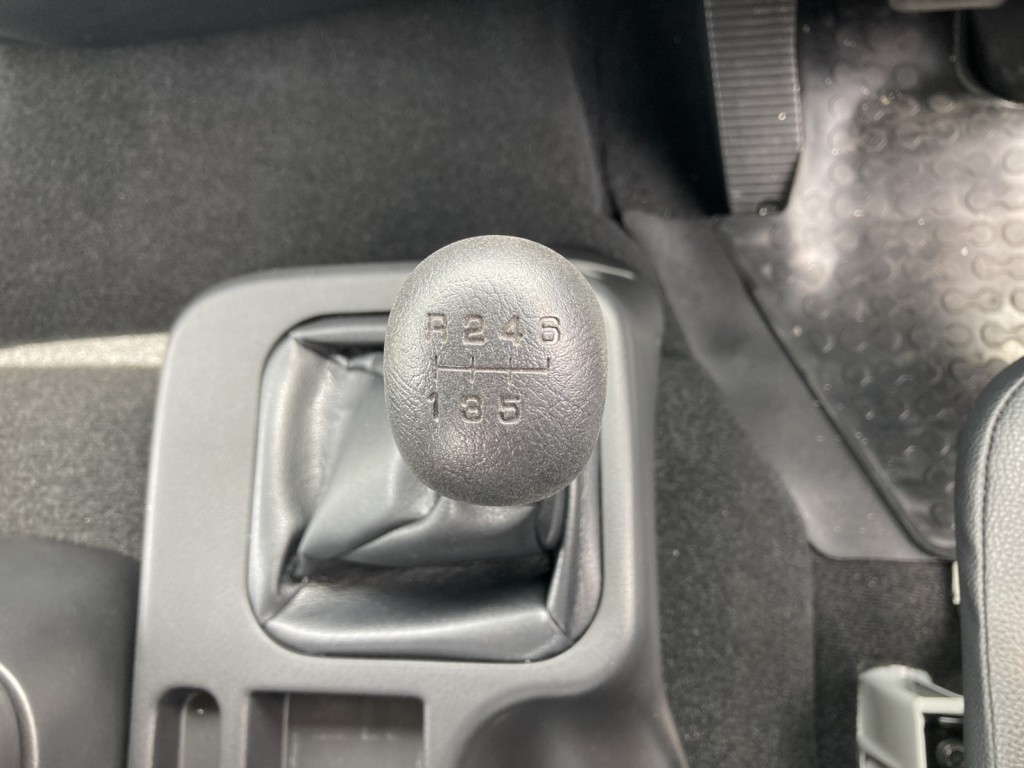 6速です。|三菱 ファイター 2KG-FK62FZの写真29