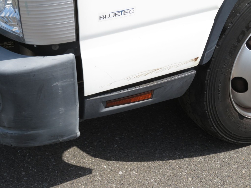 助手席ドアの下部にキズがあります。|三菱 キャンター 2PG-FEB90(2WD)の写真13