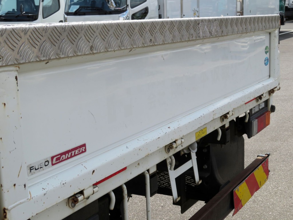 リアあおりに看板日焼け跡があります。|三菱 キャンター 2PG-FEB90(2WD)の写真19