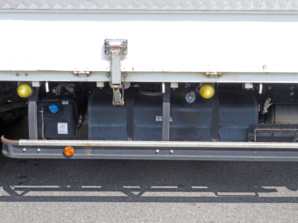 燃料タンクは100Lです。|三菱 キャンター 2PG-FEB90(2WD)の写真21