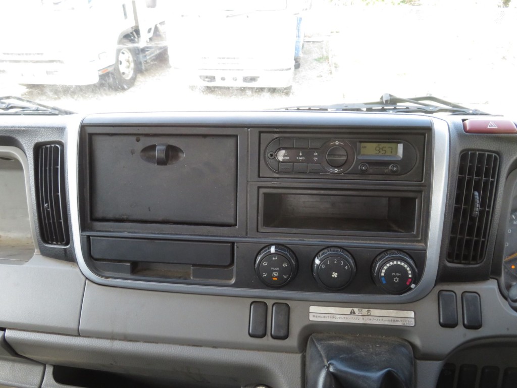 インパネ周りの状態です。|三菱 キャンター 2PG-FEB90(2WD)の写真27