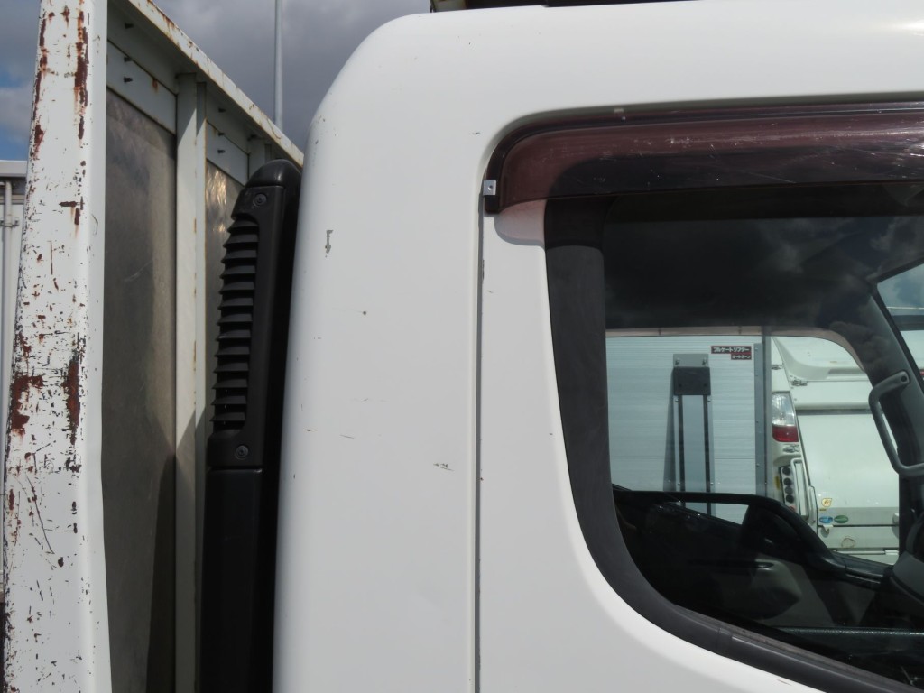 運転席側クォーターパネルに細かいキズがあります。|三菱 キャンター 2PG-FEB90(2WD)の写真33
