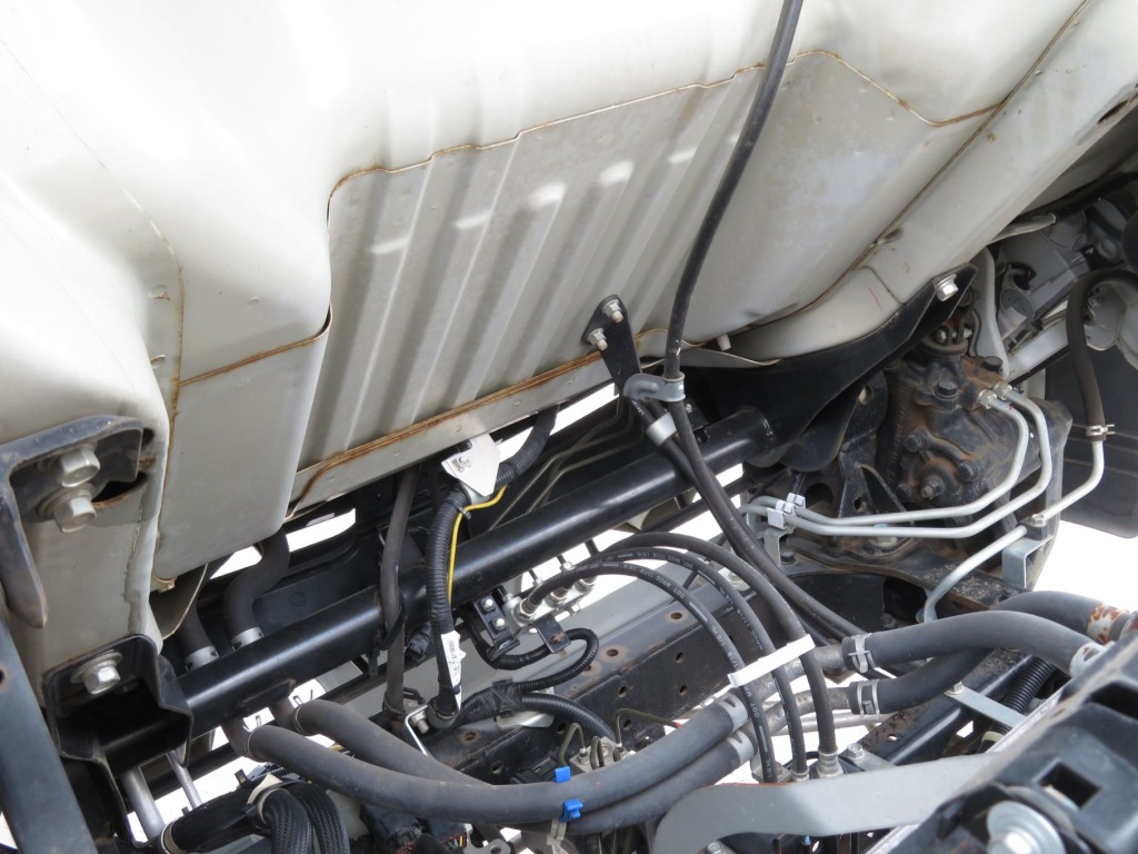 キャブ下面に軽いサビがあります。|三菱 キャンター 2PG-FEB90(2WD)の写真34