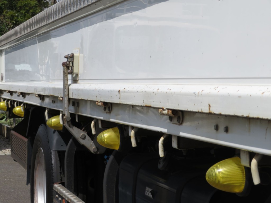 運転席側あおりに細かいサビがあります。|三菱 キャンター 2PG-FEB90(2WD)の写真36