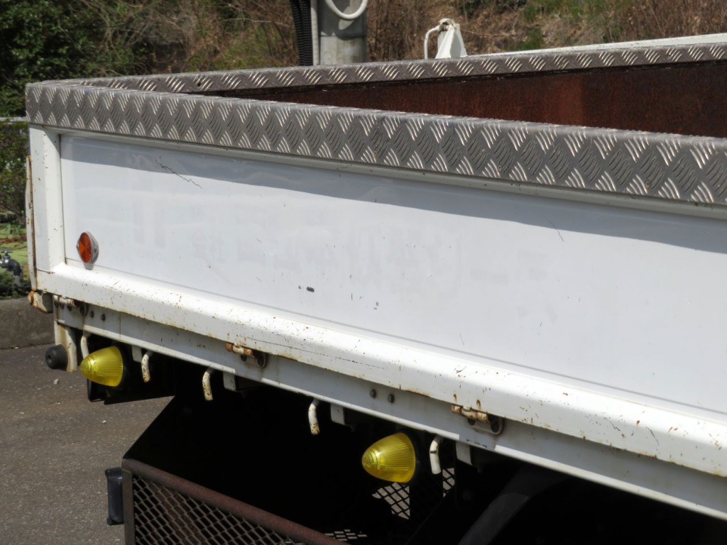 運転席側あおり後方に看板日焼け跡があります。|三菱 キャンター 2PG-FEB90(2WD)の写真37