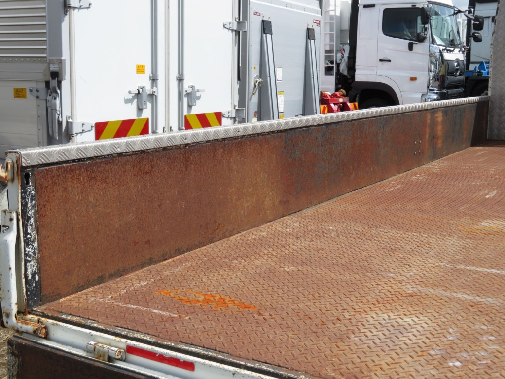 あおり内側の状態です。|三菱 キャンター 2PG-FEB90(2WD)の写真38