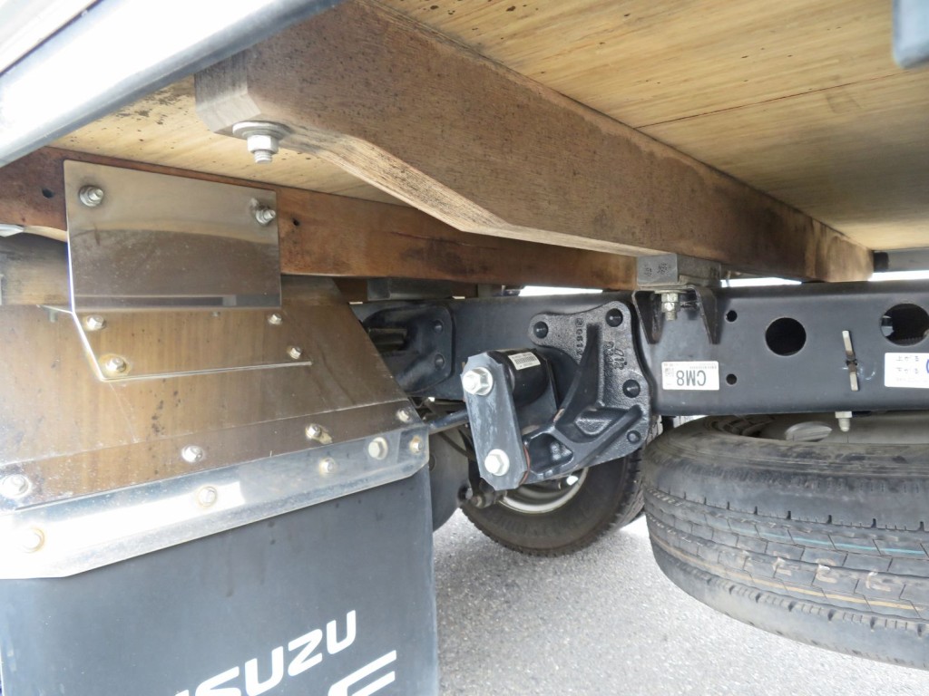 シャーシとネタの状態です。（横ネタは木製です）|いすゞ エルフ 2RG-NLR88AC(2WD)の写真5