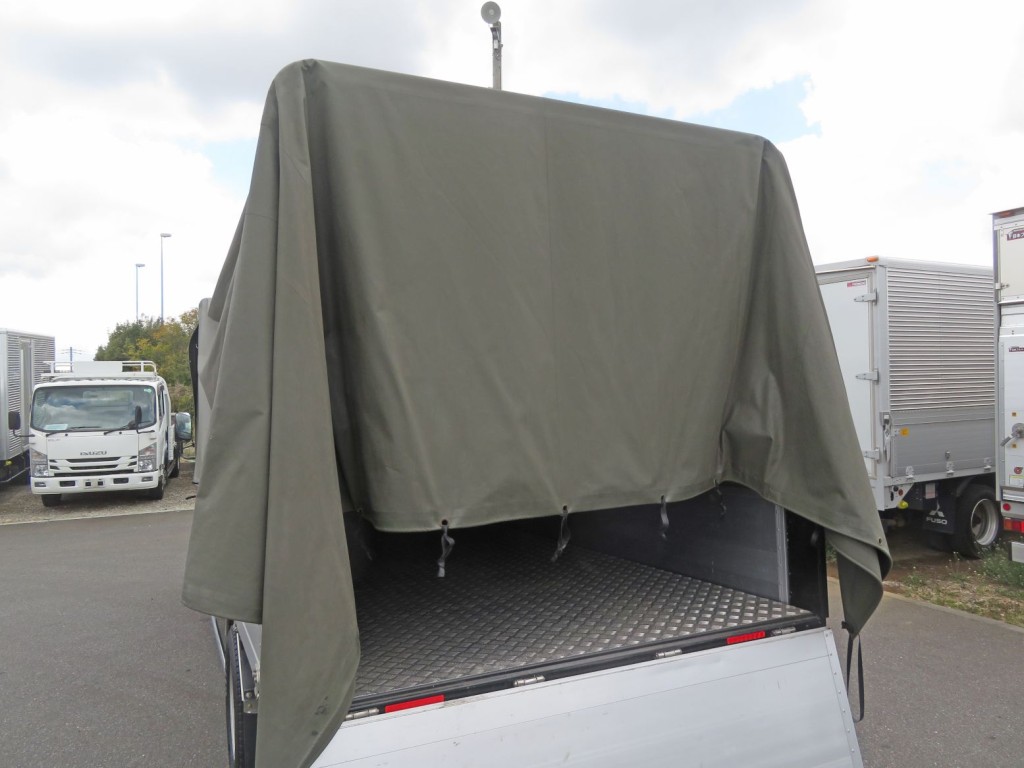 後方の状態です。（パイプに被せてあるだけです）|いすゞ エルフ 2RG-NLR88AC(2WD)の写真11