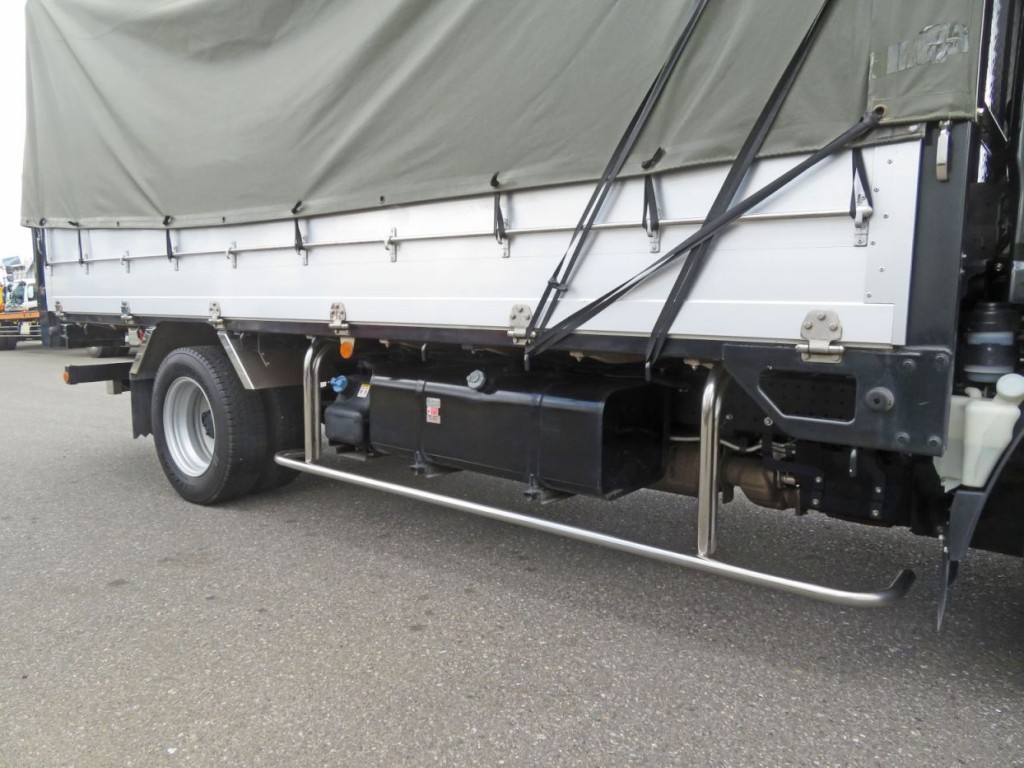 サイドバンパー・サイドバンパーステーはステンレス製です。（前下がりになっています）|いすゞ エルフ 2RG-NLR88AC(2WD)の写真14