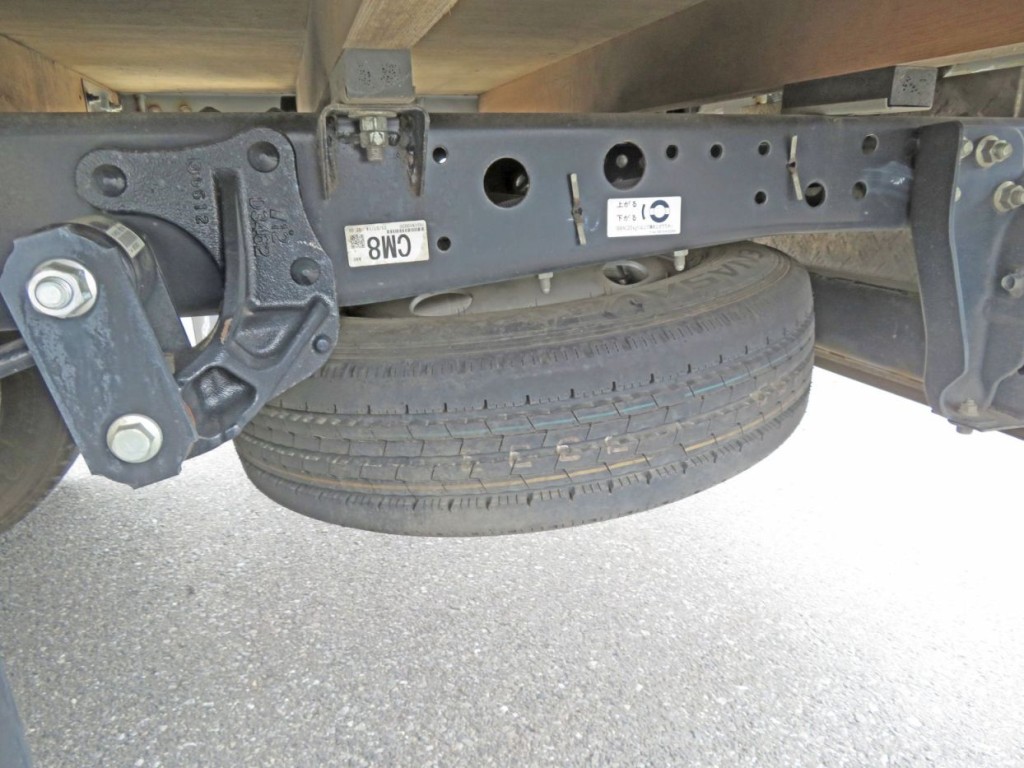 スペアタイヤ付きです。|いすゞ エルフ 2RG-NLR88AC(2WD)の写真19