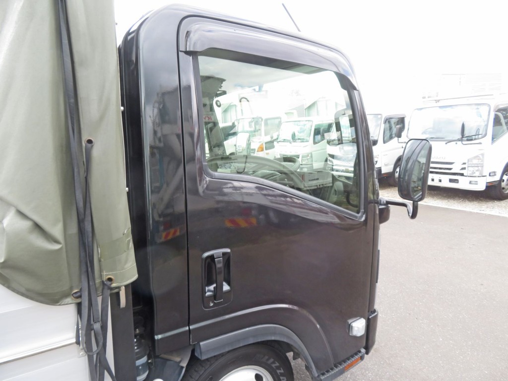 ドア周りに細かいキズがあります。|いすゞ エルフ 2RG-NLR88AC(2WD)の写真26