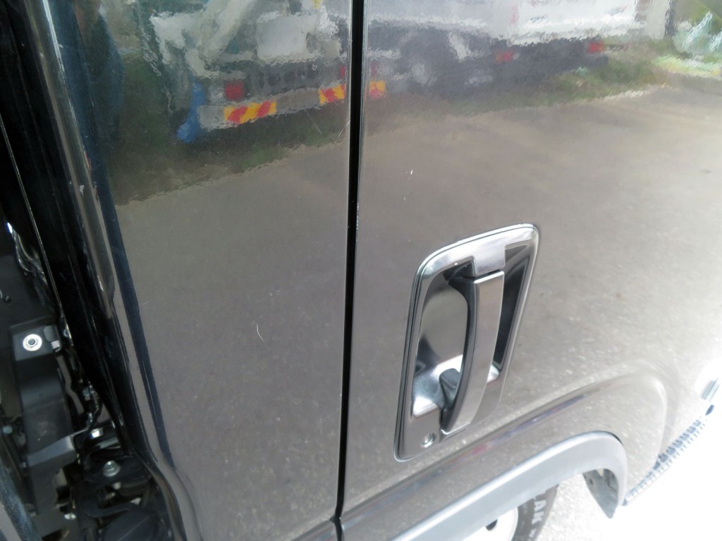 ドアに小さいキズがあります。|いすゞ エルフ 2RG-NLR88AC(2WD)の写真27