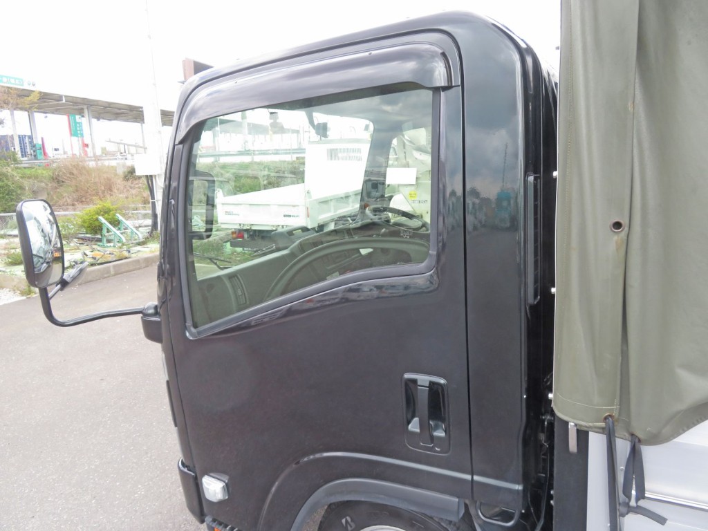 ドア周りに細かいキズがあります。|いすゞ エルフ 2RG-NLR88AC(2WD)の写真30