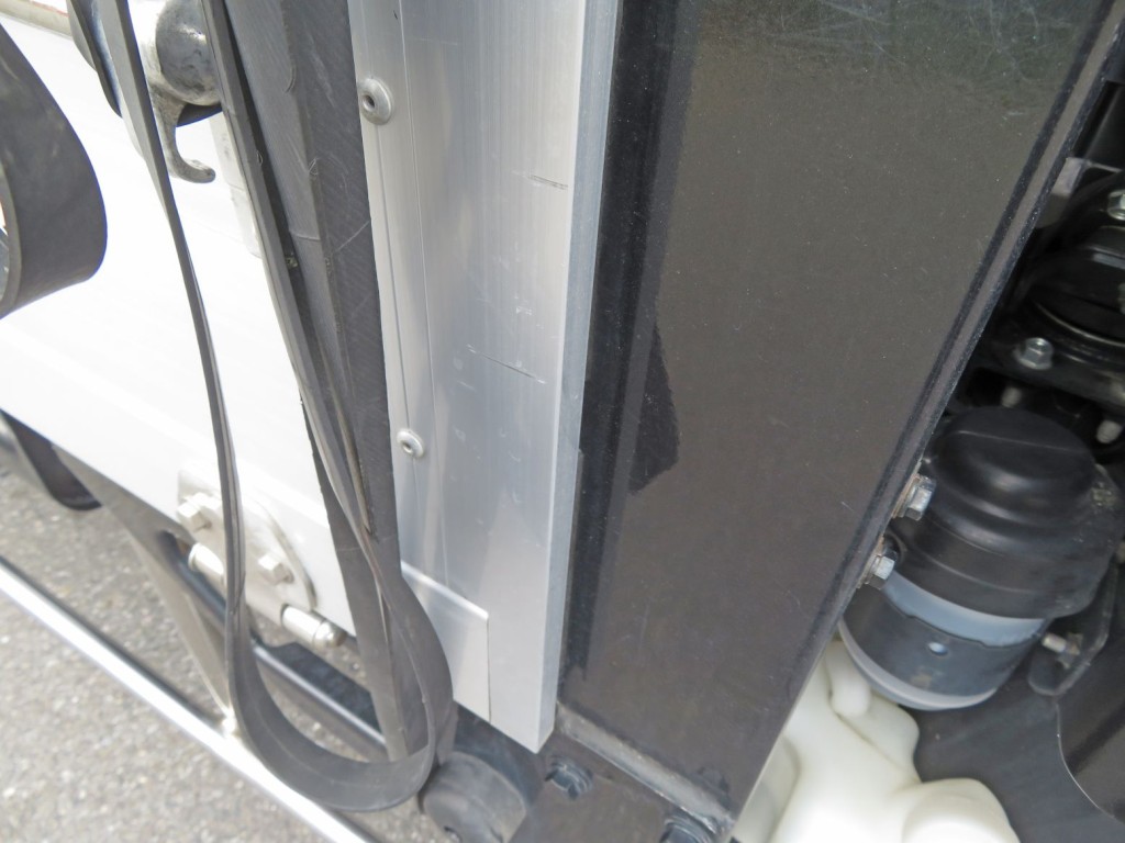 あおり前方にキズがあります。|いすゞ エルフ 2RG-NLR88AC(2WD)の写真36