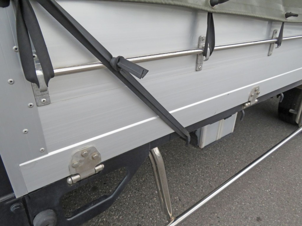 あおりに少し線キズがあります。|いすゞ エルフ 2RG-NLR88AC(2WD)の写真48