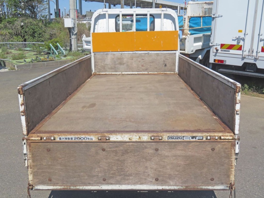 いすゞ エルフ KC-NKR66EA(2WD)の写真7