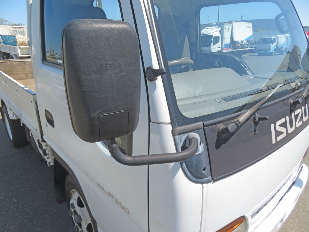 ミラーに線キズがあります。|いすゞ エルフ KC-NKR66EA(2WD)の写真14
