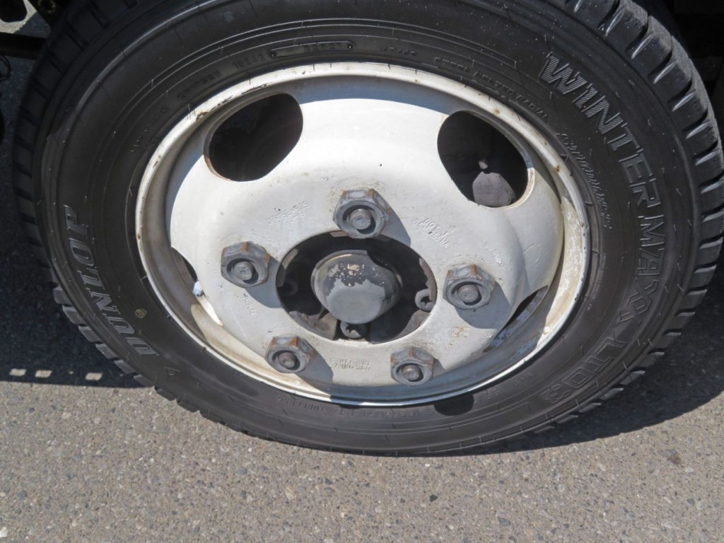 ホイールに軽いサビ・キズがあります。|いすゞ エルフ KC-NKR66EA(2WD)の写真21