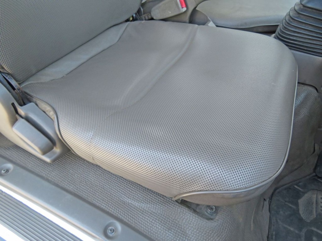 運転席座面の状態です。|いすゞ エルフ KC-NKR66EA(2WD)の写真25