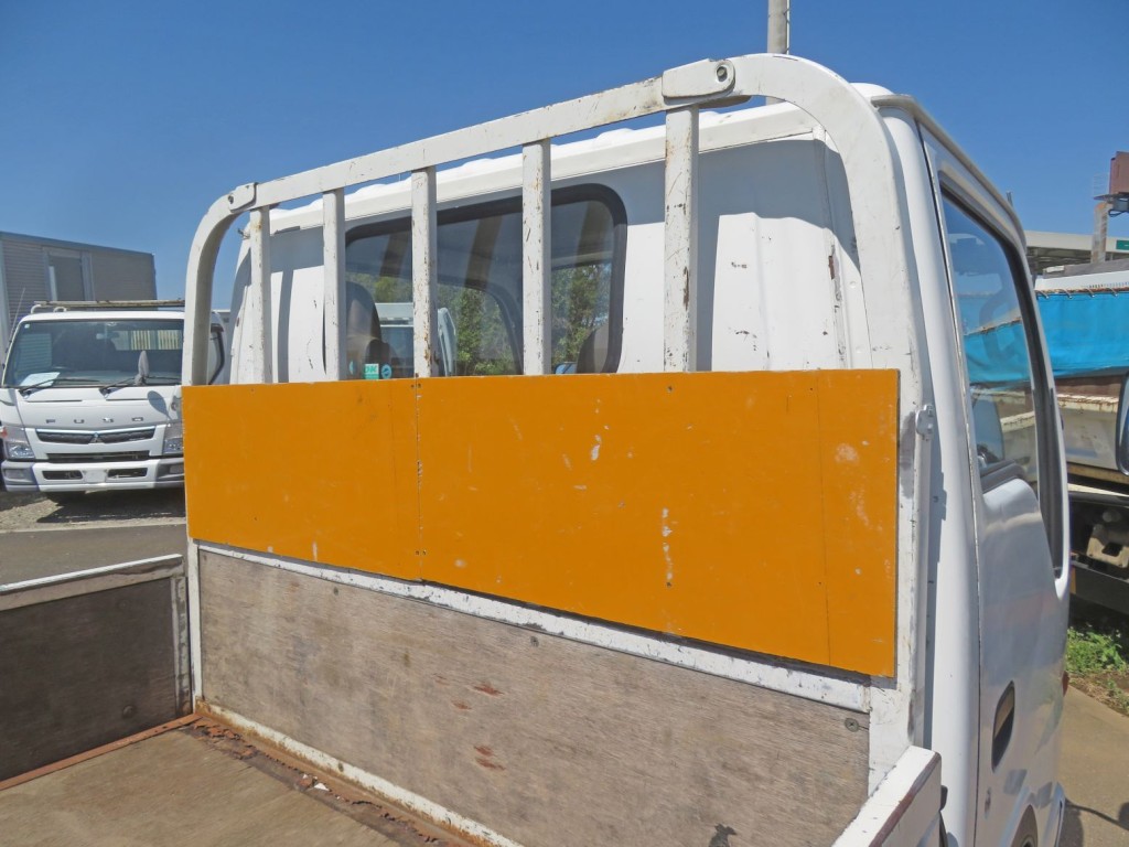 鳥居にサビ・キズがあります。|いすゞ エルフ KC-NKR66EA(2WD)の写真39