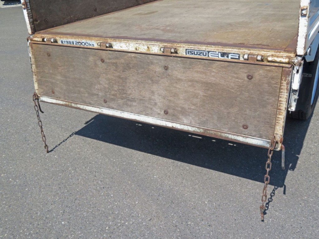 リアあおり内側の状態です。(枠廻りにサビ・キズがあります)|いすゞ エルフ KC-NKR66EA(2WD)の写真45