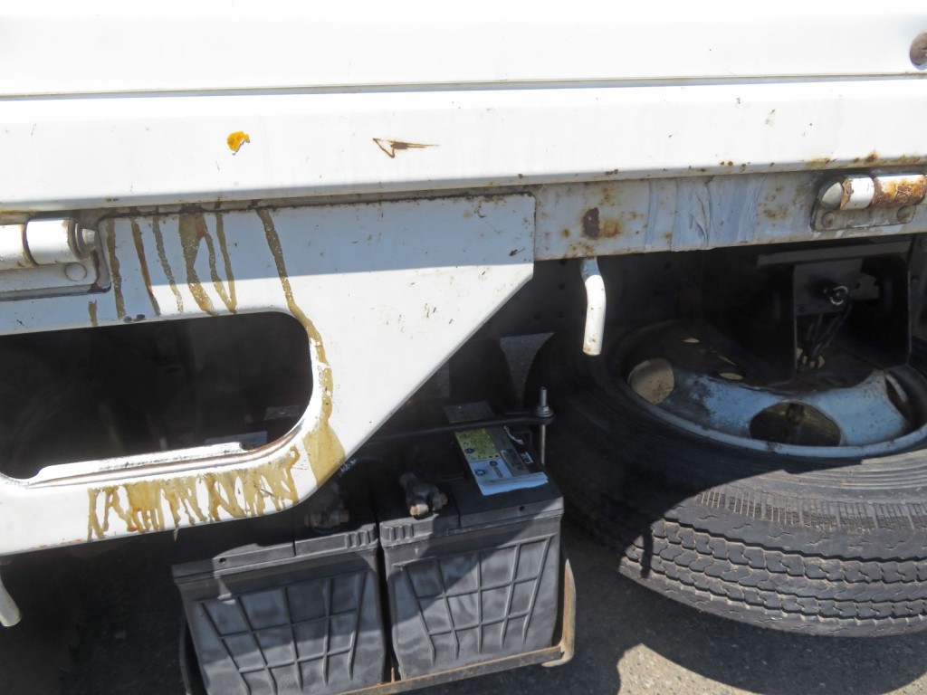 付着物があります。|いすゞ エルフ KC-NKR66EA(2WD)の写真48